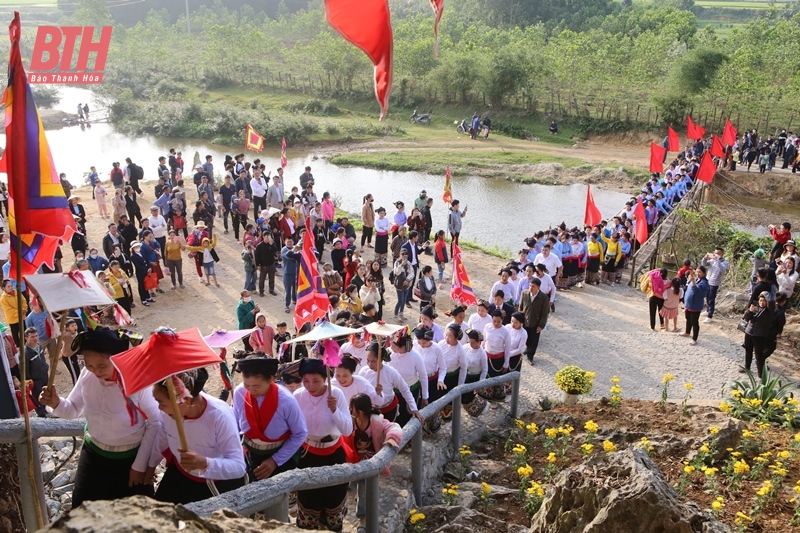 Đông đảo Nhân dân địa phương tham gia buổi lễ.