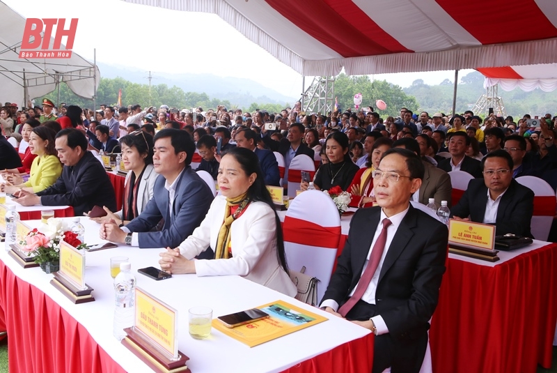 Đồng chí Đầu Thanh Tùng, Tỉnh ủy viên, Phó Chủ tịch UBND tỉnh và các đại biểu dự buổi lễ.