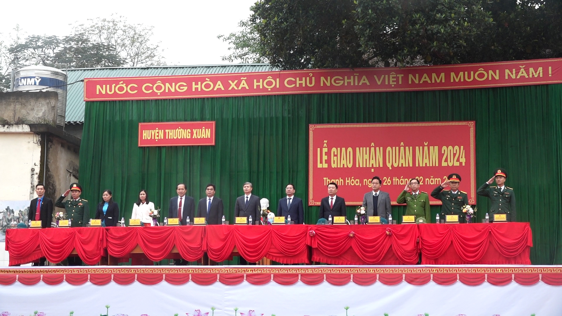 Các đồng chí trong Đoàn Chủ tịch Lễ giao nhận quân