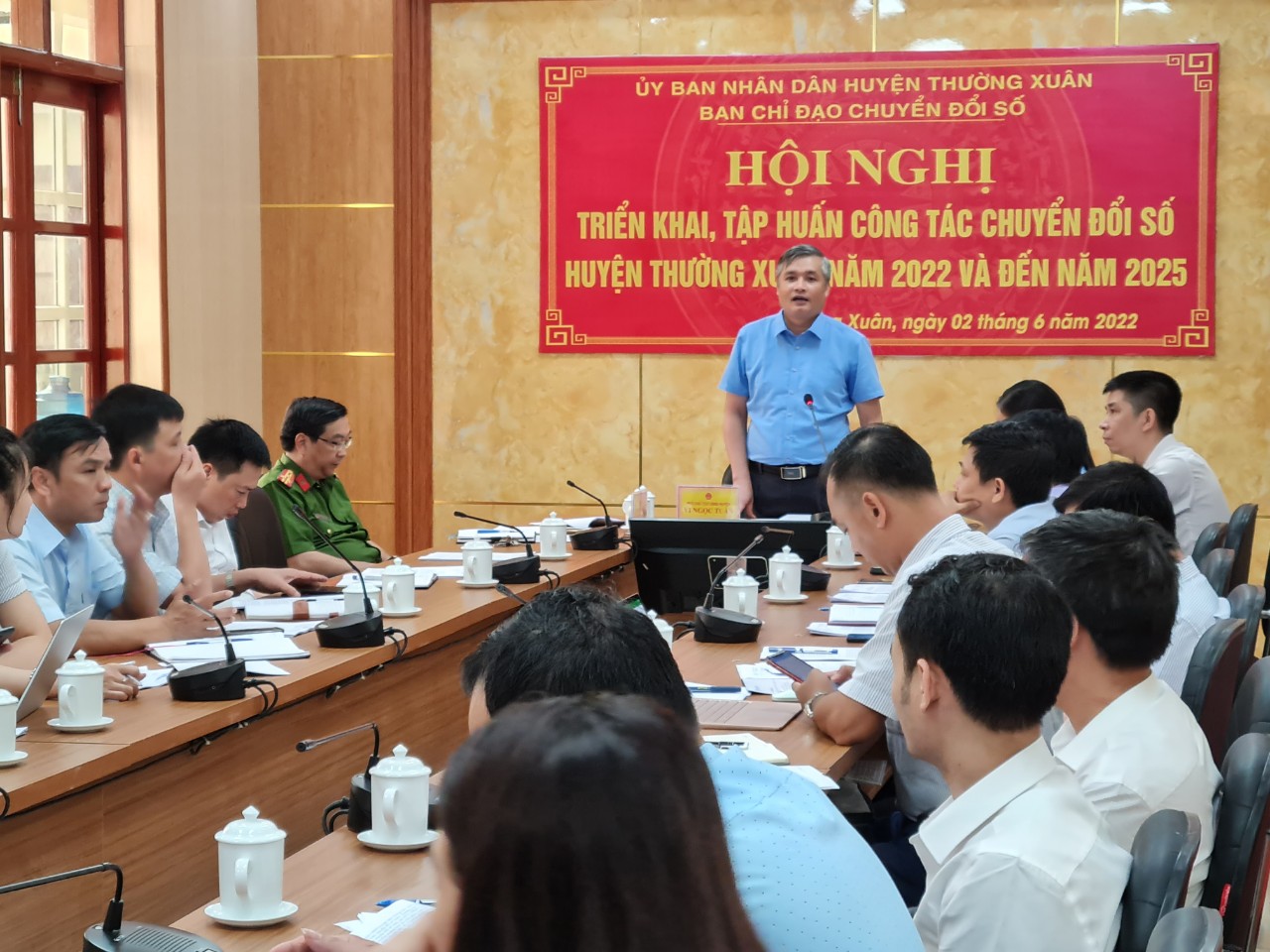 Đ/c Vi Ngọc Tuấn - Phó Chủ tịch UBND huyện phát biểu khai mạc hội nghị