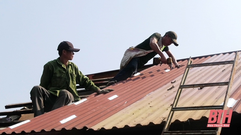 Công tác khắc phục hậu quả do lốc xoáy được khẩn trương triển khai.