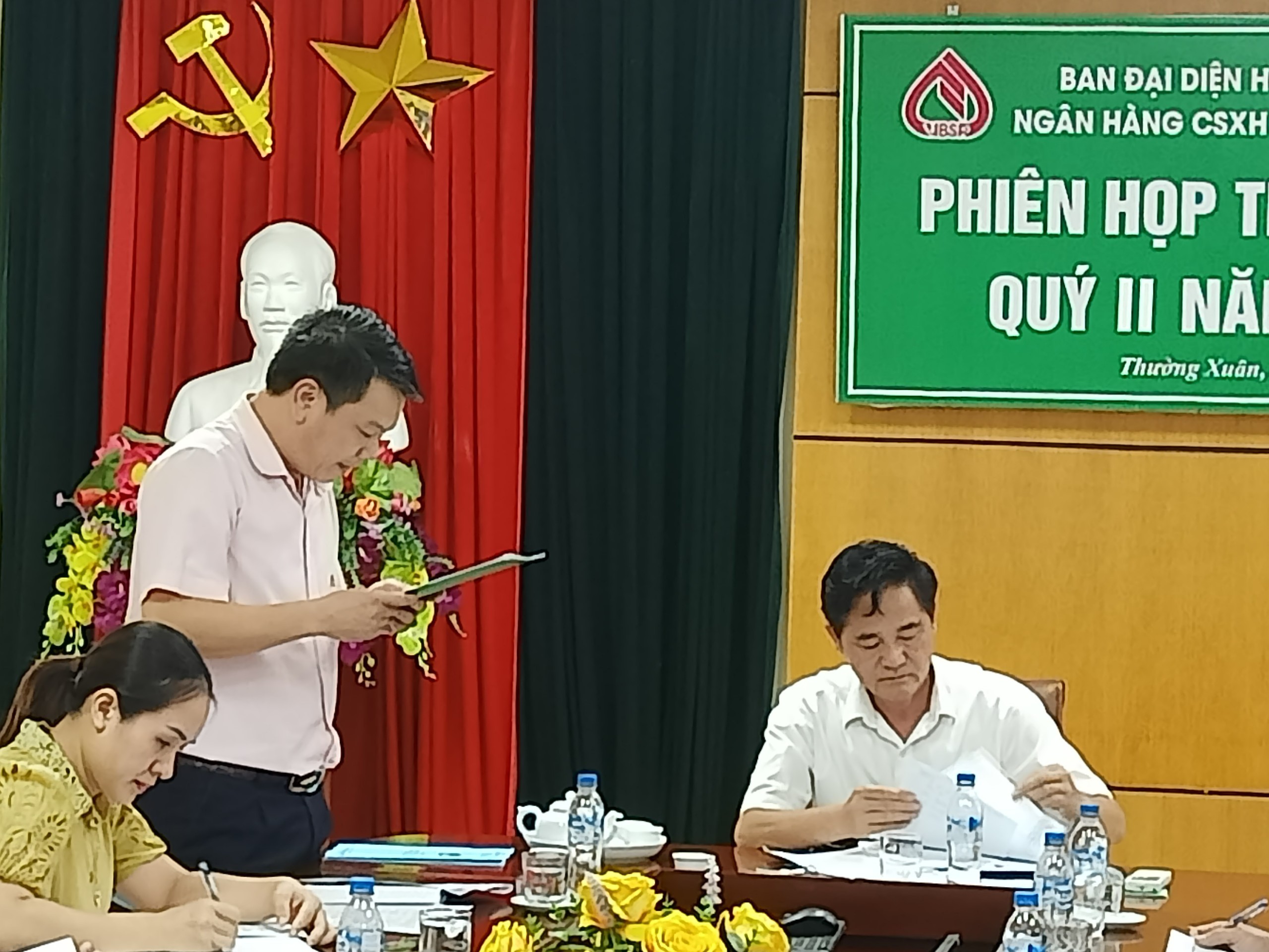 Ông Đỗ Hoài Nam, Giám đốc Ngân hàng CSXH huyện báo cáo kết quả hoạt động 6 tháng đầu năm 2023, triển khai phương hướng nhiệm vụ 6 tháng cuối năm 2023