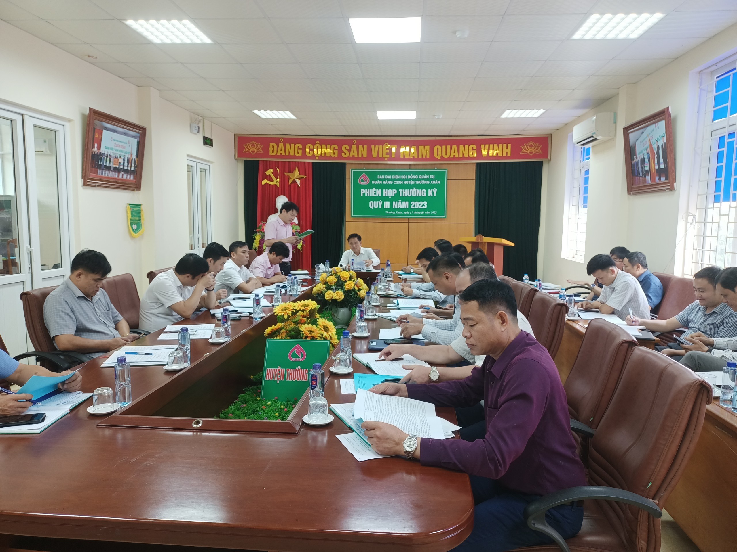 Ông Đỗ Hoài Nam, Giám đốc Ngân hàng CSXH huyện báo cáo kết quả hoạt động 9 tháng đầu năm 2023, triển khai phương hướng nhiệm vụ 3 tháng cuối năm 2023
